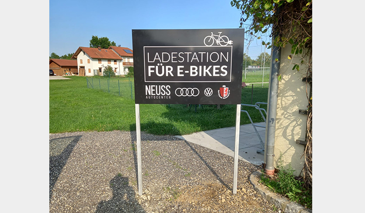 Digital bedrucktes Alu-Verbundschild für E-Bike-Ladestation